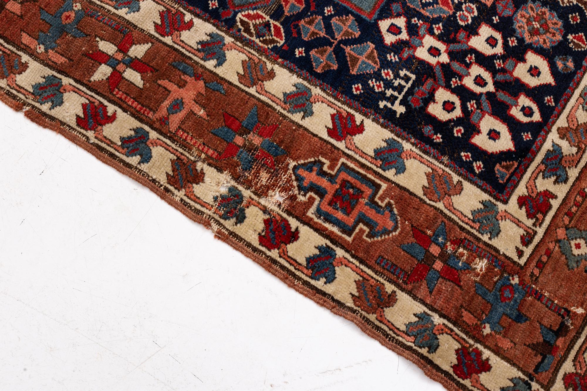 A persian gallery carpet, ca 400 x 110 cm.