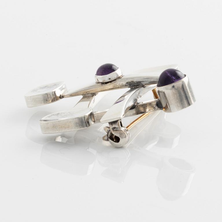 Arvo Saarela, brooch, silver with cabochon-cut amethysts.