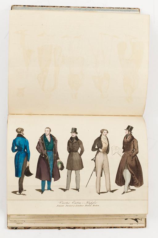 BOK. "Courrier du beau monde. Journal des modes. des moeurs, de la litterature, des arts et des connaissances usuelles".