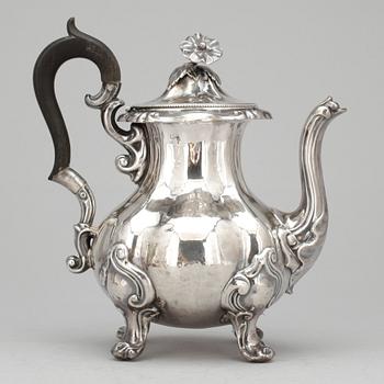 KAFFEKANNA, silver, svenska importstämplar, total vikt ca 386g.