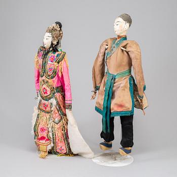 A pair of Chinese dolls, late Qing dynasty.