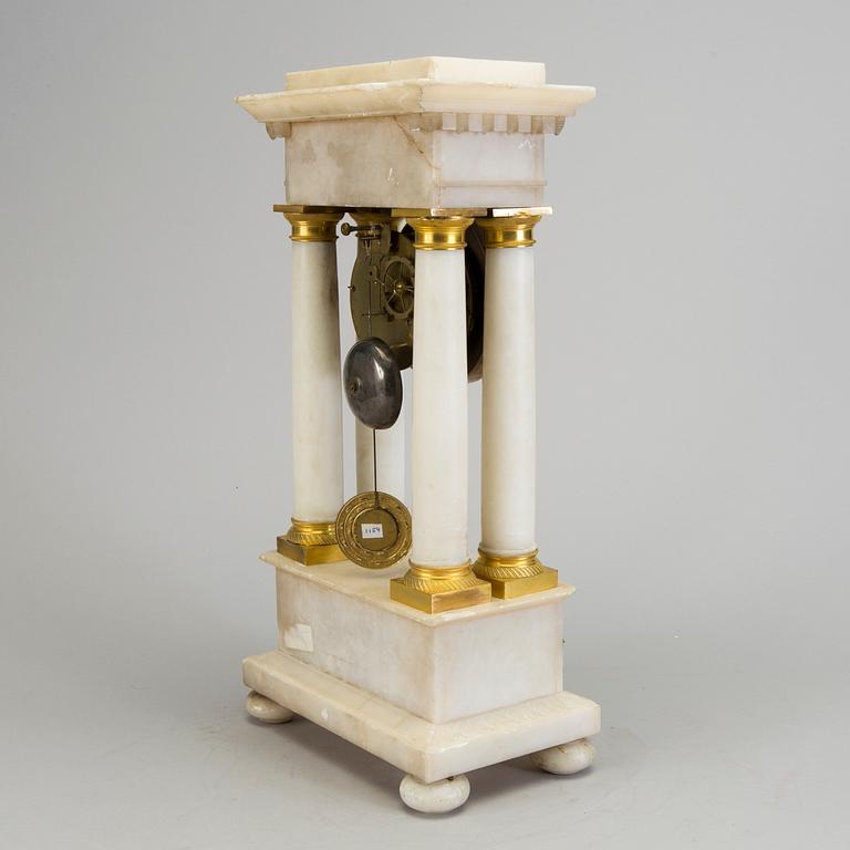 AN ALABASTER AND GILT BRASS TABLE CLOCK, mid 19th century.