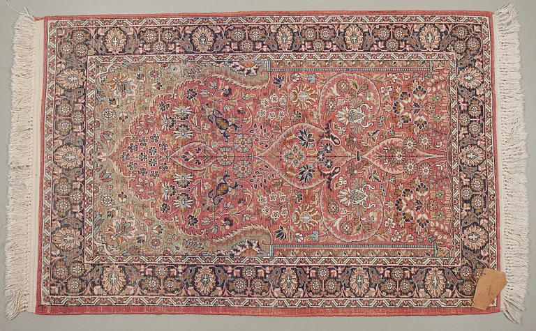 BÖNEMATTA, siden, Kashmir. Ca 80x121 cm. |.