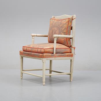 A painted armchair, presumably late 18th century or around the year 1800.