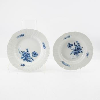 Servis 98 dlr "Blå Blomst" Royal Copenhagen Danmark 1894-1984.