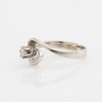 Ring, fantasimodell, 18K vitguld med diamant.