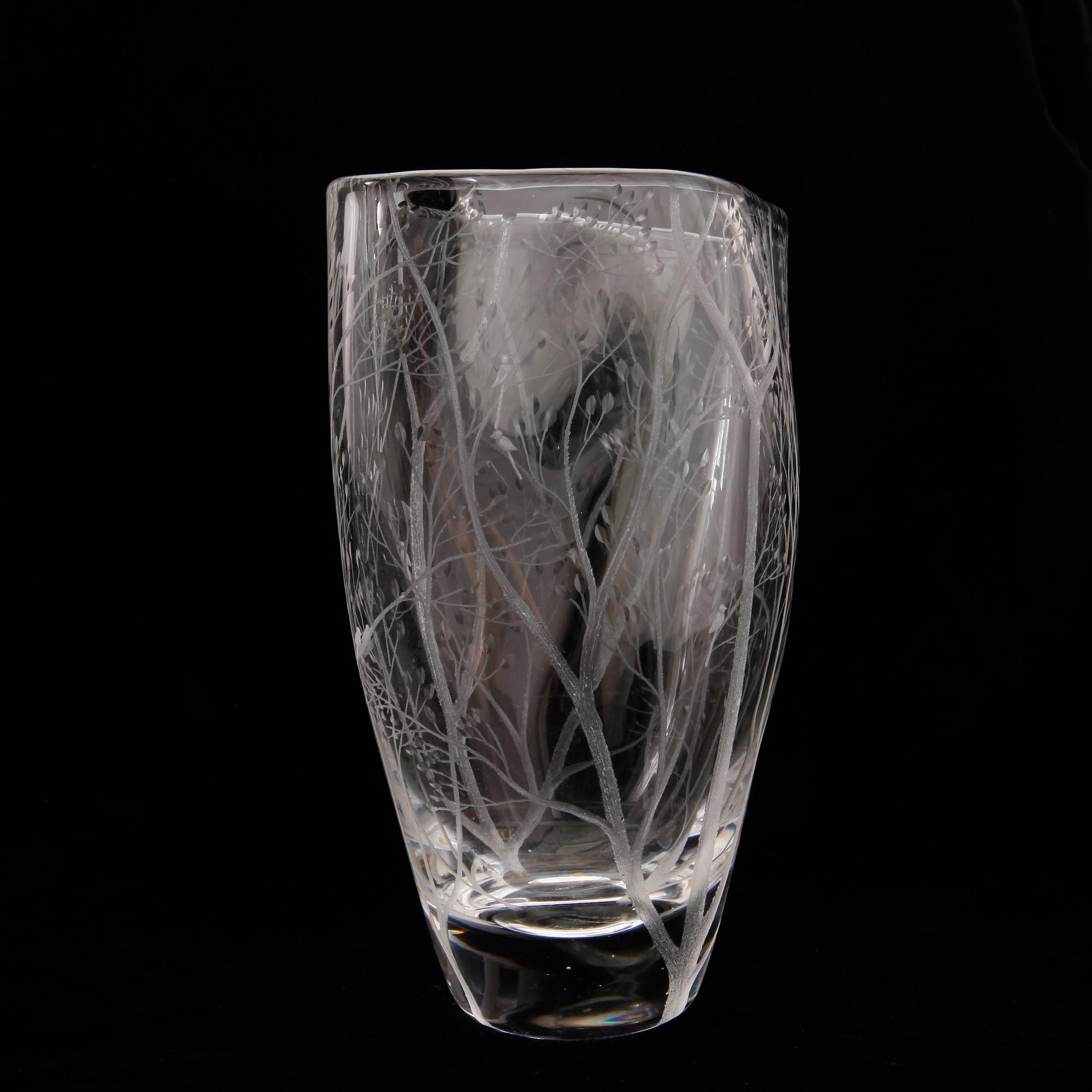 VAS, glas, Vicke Lindstrand, Kosta, numrerad 46661 och signerad.