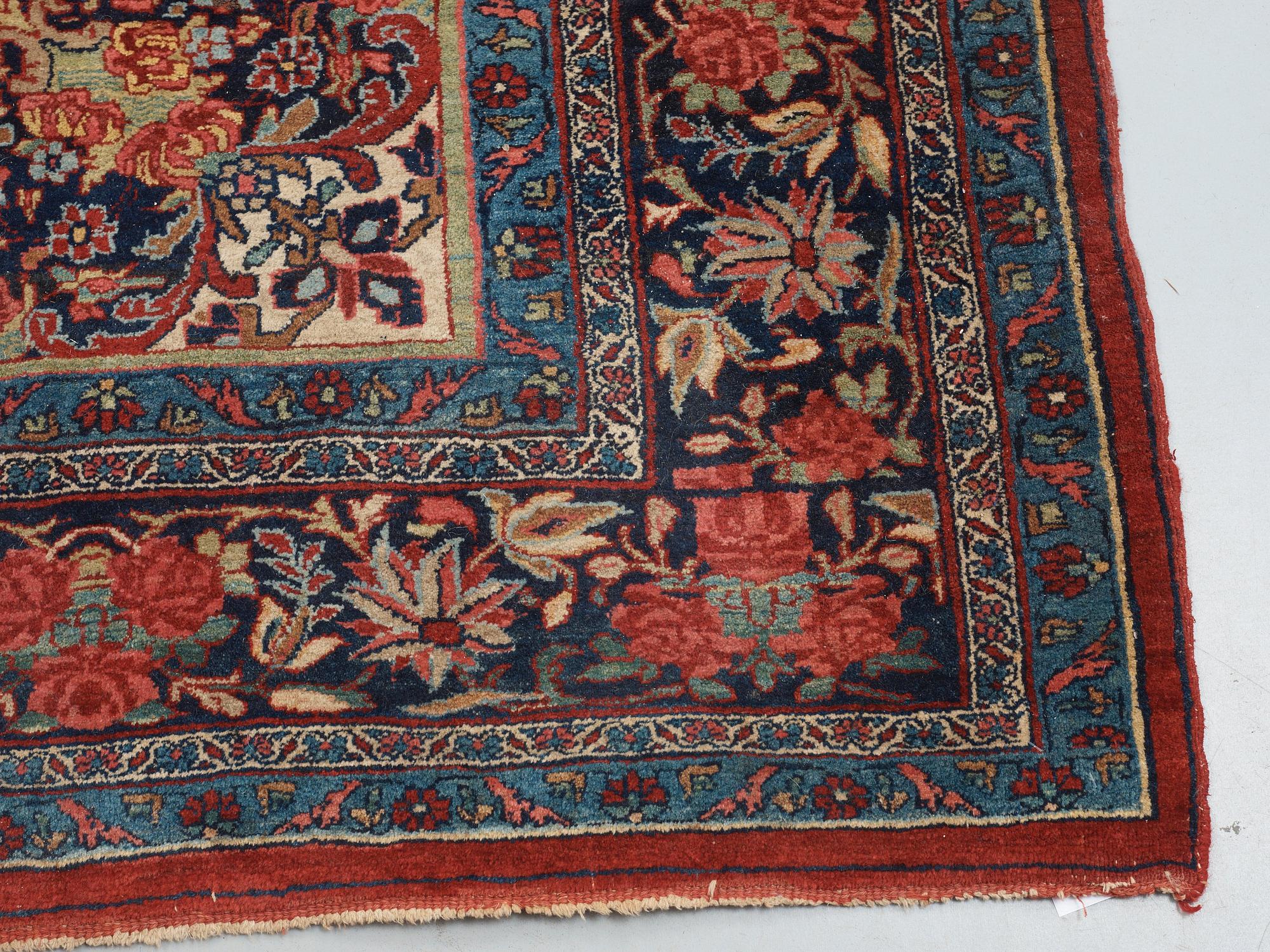 SEMI-ANTIQUE BIDJAR. 364 x 266 cm.