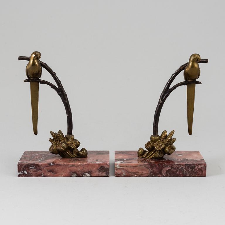 A pair of bronze and marble book-ends, first half of the 20th century.