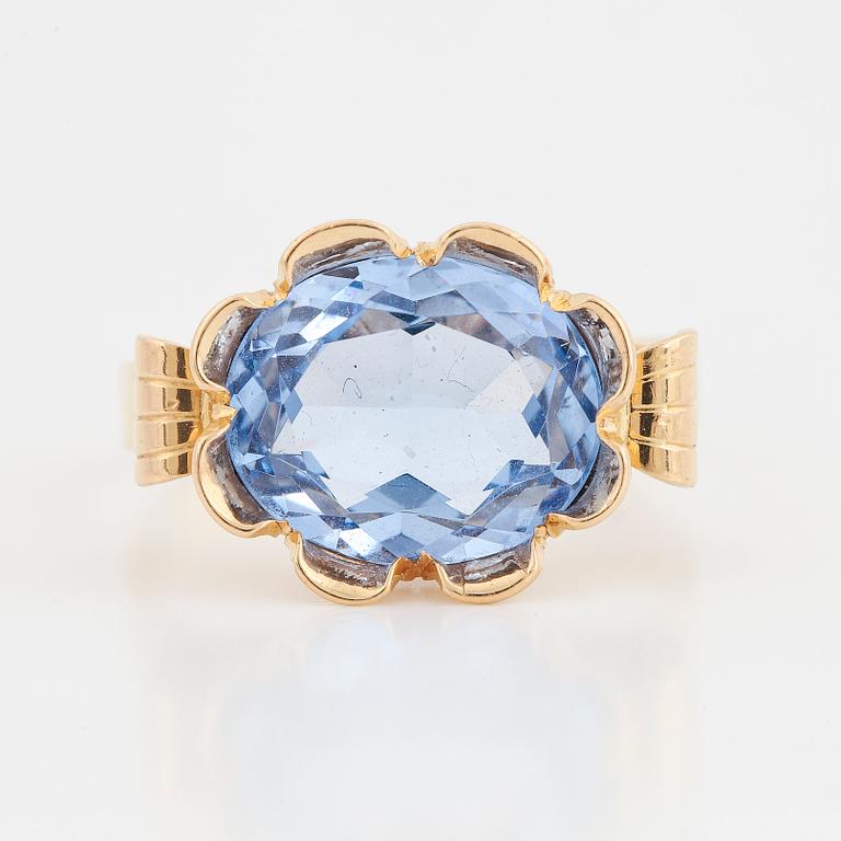 RING, Stigbert, Engelbert, 18K guld med syntetisk blå spinell.