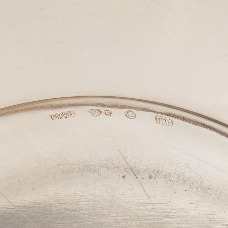 Bägare, 7 st, samt fat, 3 st, silver, 1900-tal, bl a Gustaf Janson CG Hallberg, Stockholm 1958.