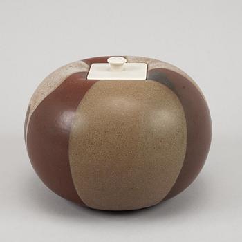 Paul Hoff, a unique stoneware pot with cover, Gustavsberg studio, Sweden 1986.