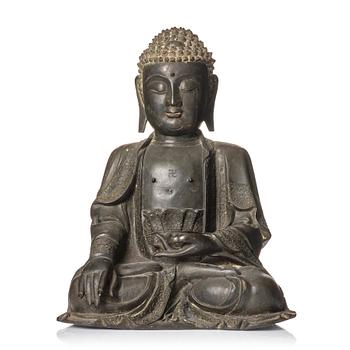 921. A large bronze sculpture of Shakyamuni Buddha, Ming dynasty (1368-1644).