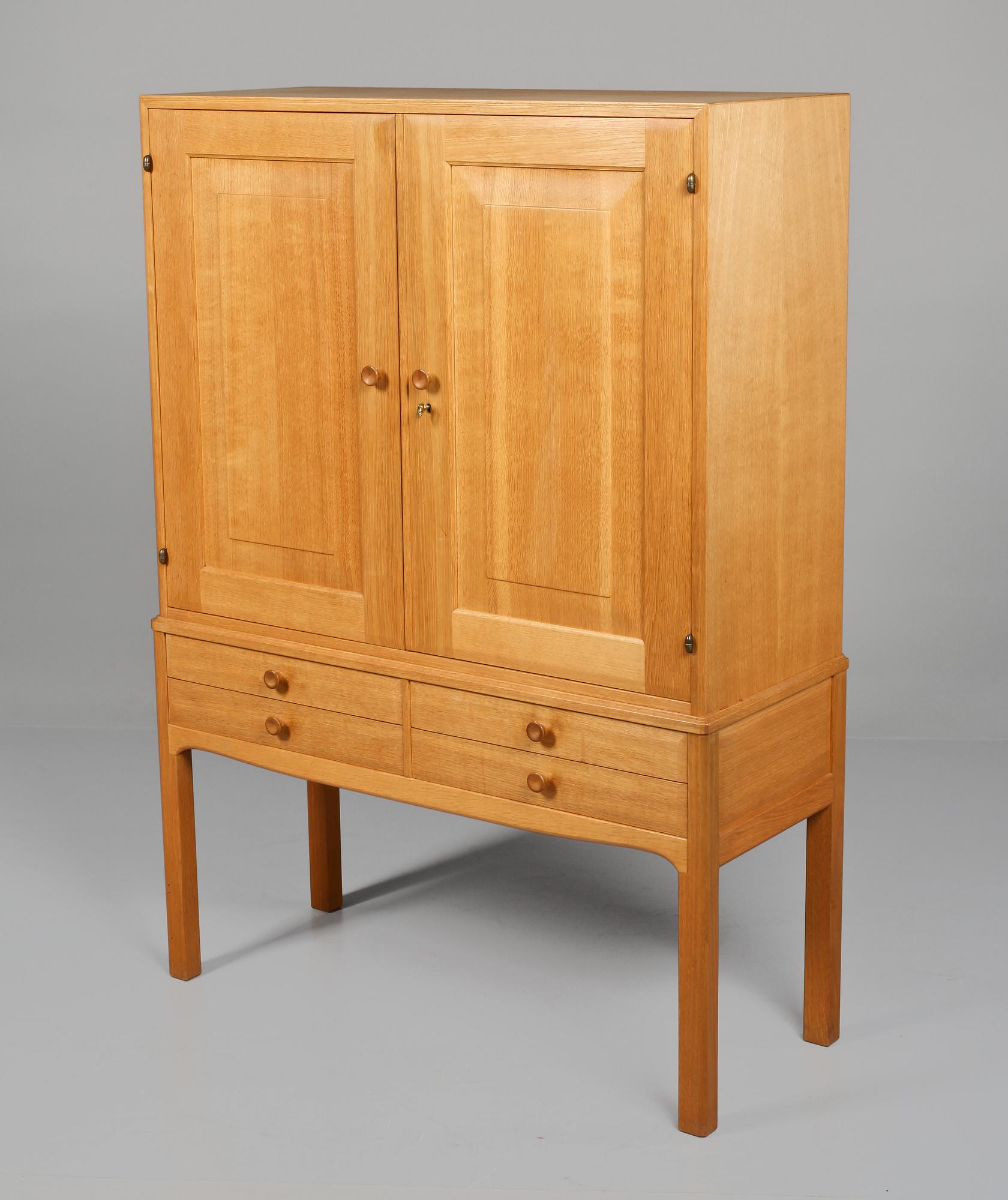 SKÅP, "Oktober", Carl Malmsten,  1900-talets andra hälft.