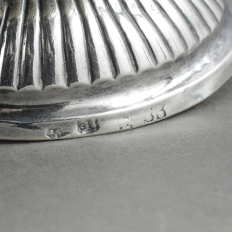 GRÄDDKANNA, silver, empire, Sverige, otydliga stämplar, 1800-talets första hälft. Vikt 148 gram.