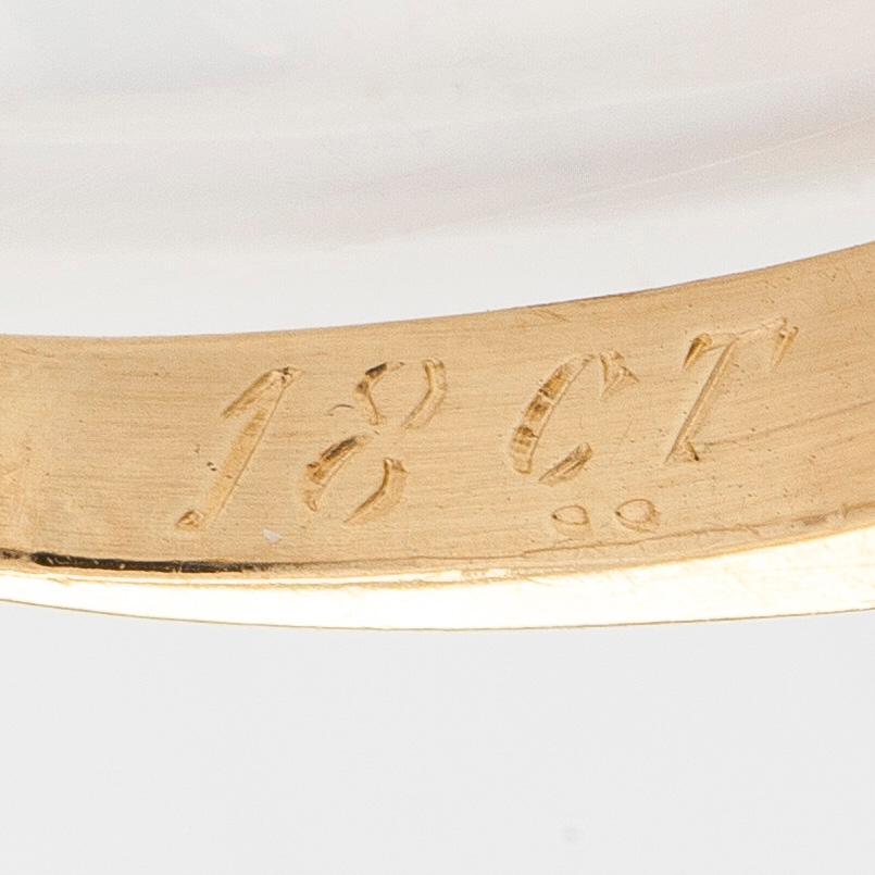 Ring in 18K gold with a brilliant-cut diamond.