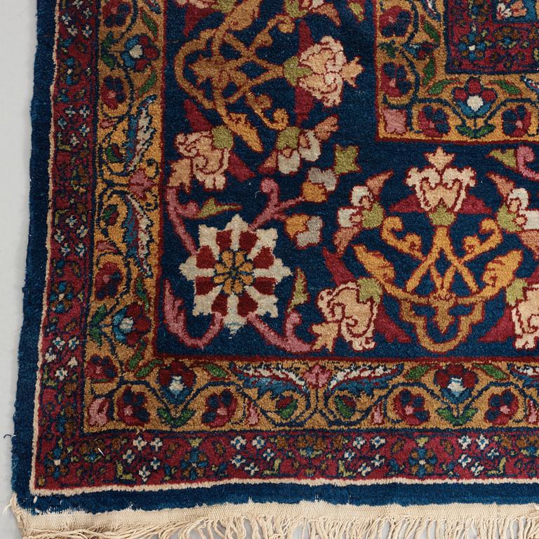 CARPET. Semi-Antique Kerman. 382 x 286,5 cm.