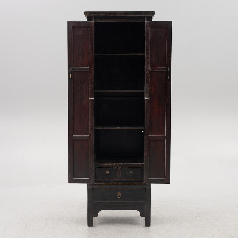 A Chinese cabinet, 20th century.