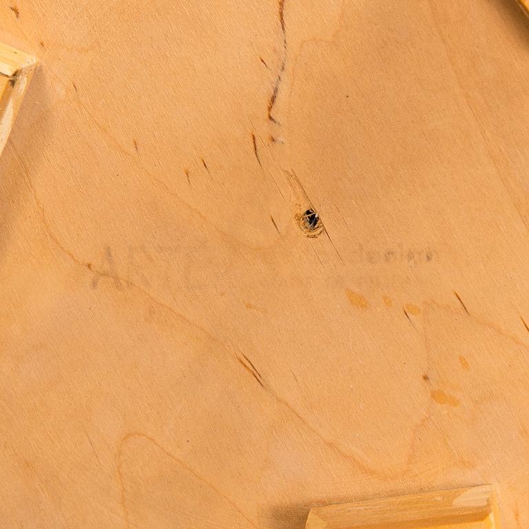 Alvar Aalto, klaffbord "DL82" och pallar, 4 st "60", för O.Y. Huonekalu-ja Rakennustyötehdas A.B 1900-talets mitt.