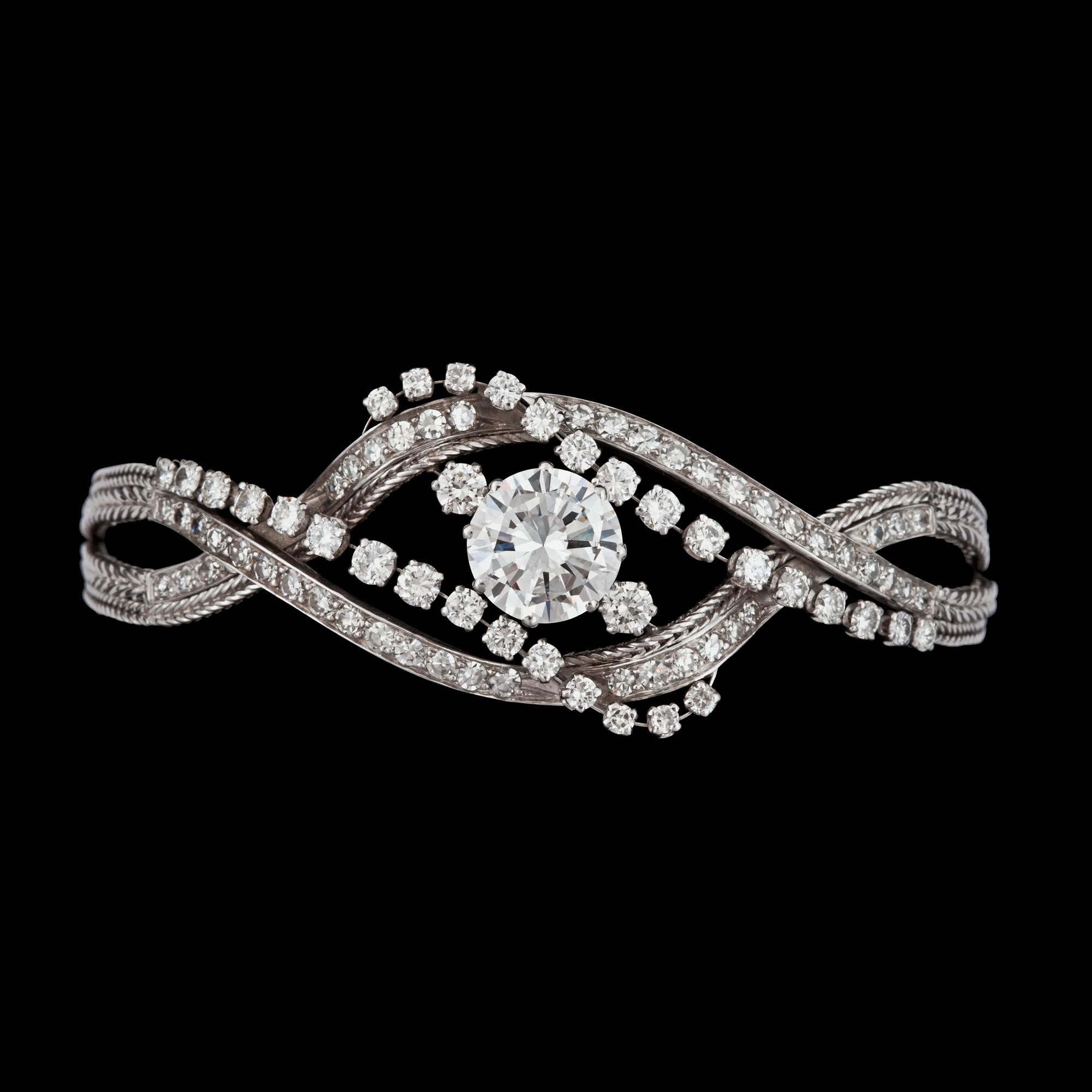ARMBAND med diamanter. Briljantslipad diamant i mitten cirka 3.00 ct, kvalitet ca H/VVS.