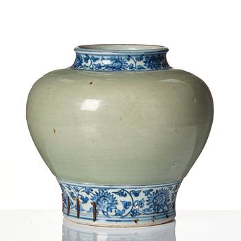 Kruka, porslin. Mingdynastin (1368-1644).