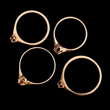 RINGAR, 4 st, 18 k guld med briljantslipade diamanter, 1900-talets andra hälft. Vikt ca 4 gram.