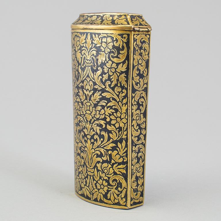 ETUI, förgyllt silver, sannolikt Turkiet, 1800-talets första hälft.