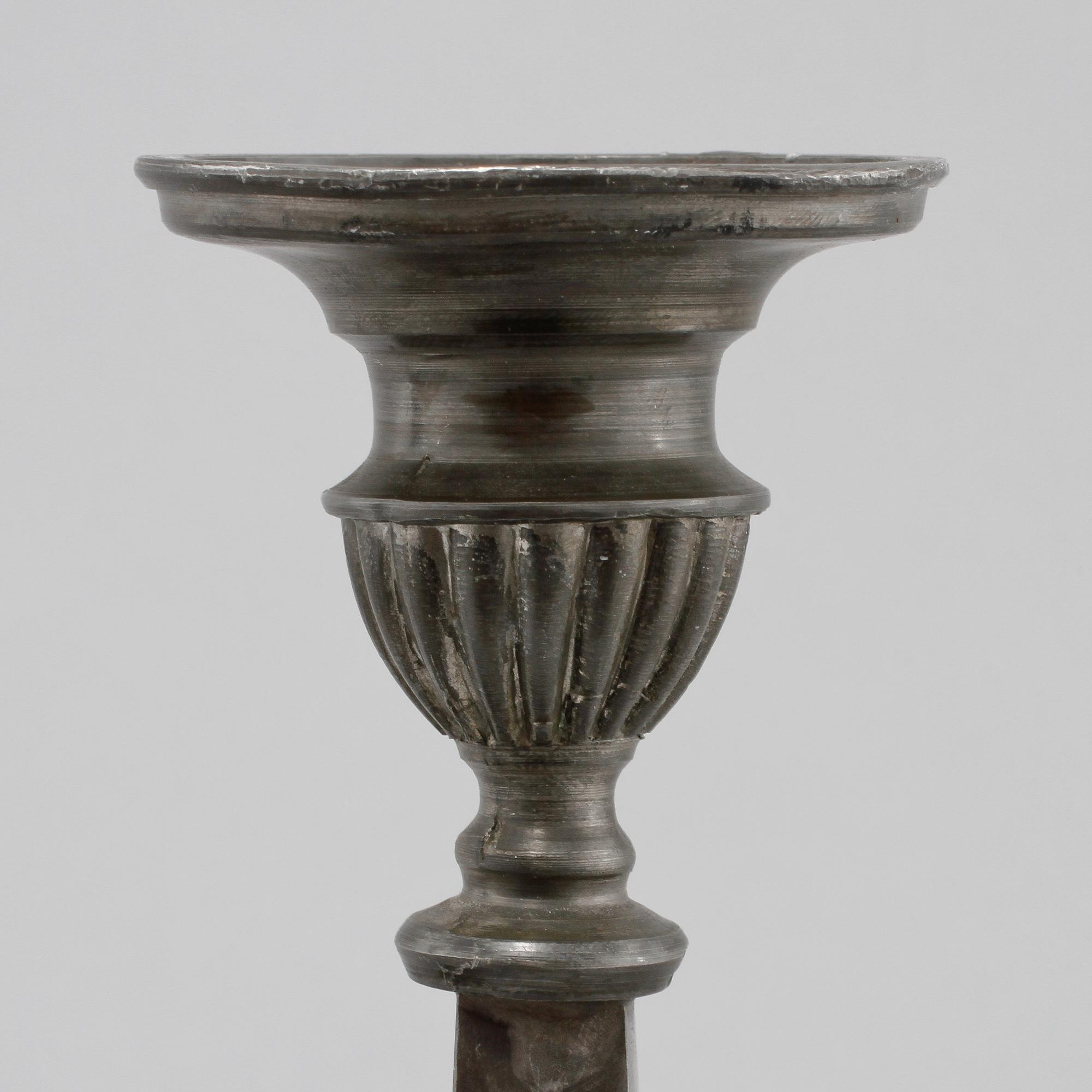 LJUSSTAKAR, ett par, tenn, sengustaviansk stil, Berndt Oskar Santesson, Stockholm, 1962.