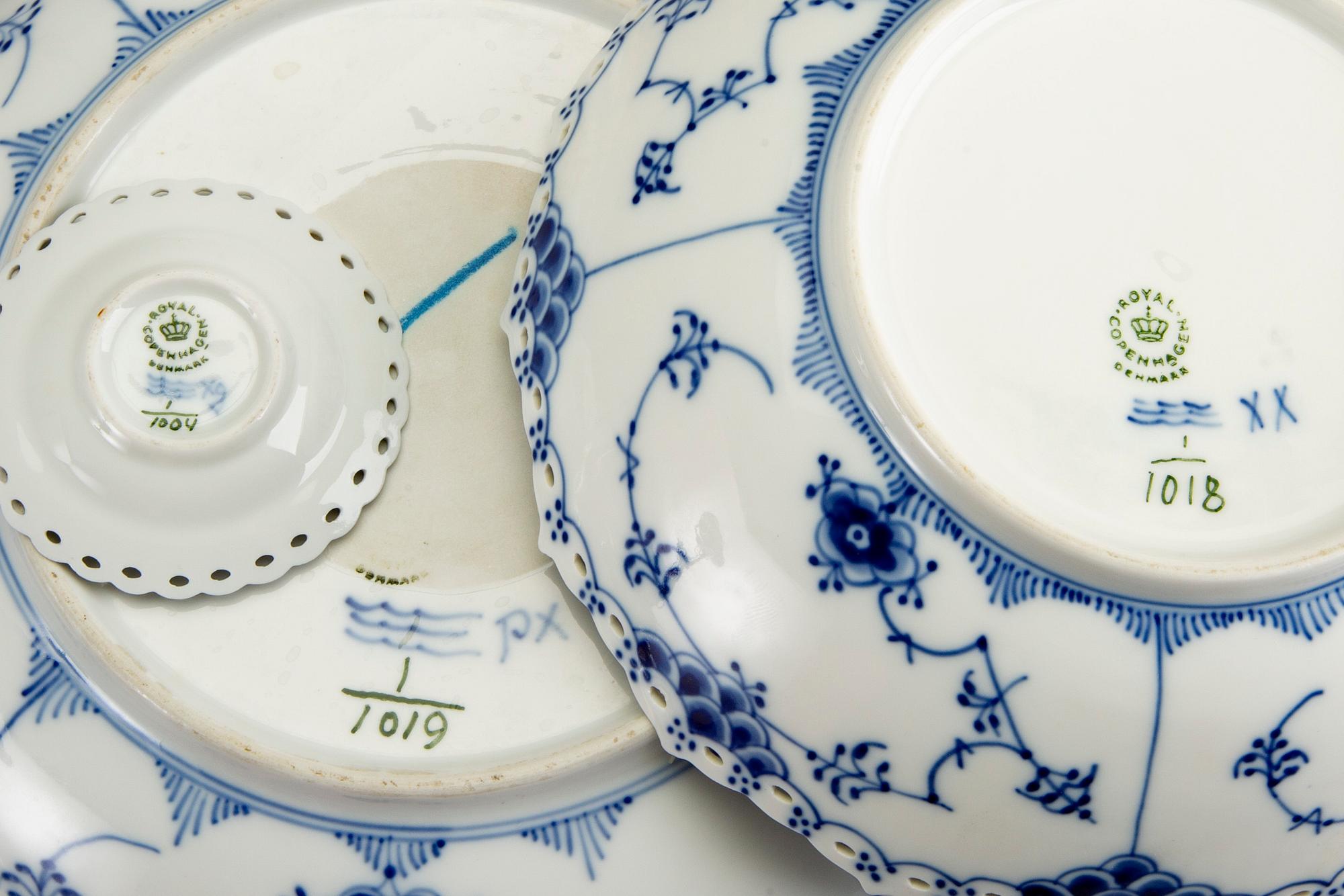 SERVIS ca 71 dlr, "Musselmalet helblonde", Royal Copenhagen Danmark 1900-talets andra hälft porslin.