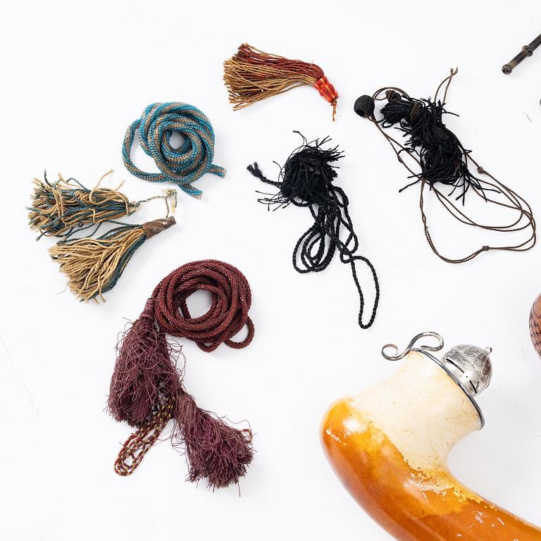 Långpipor, 5 st, silver, ben, horn, och svarvat trä, 1800-tal.