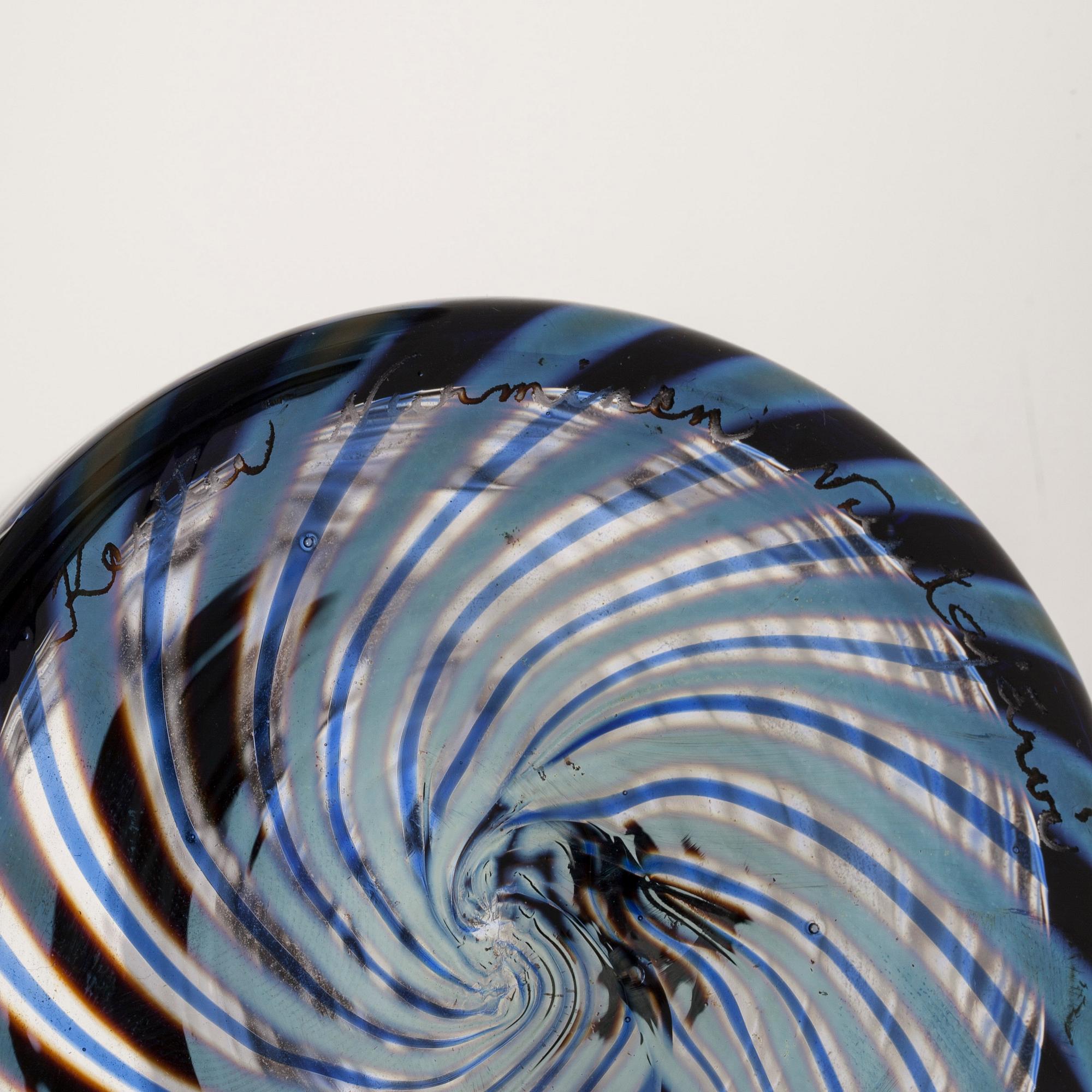 VAS, filigranglas, signerad Kerttu Nurminen, Nuutajärvi. Pro Arte, Iittala.