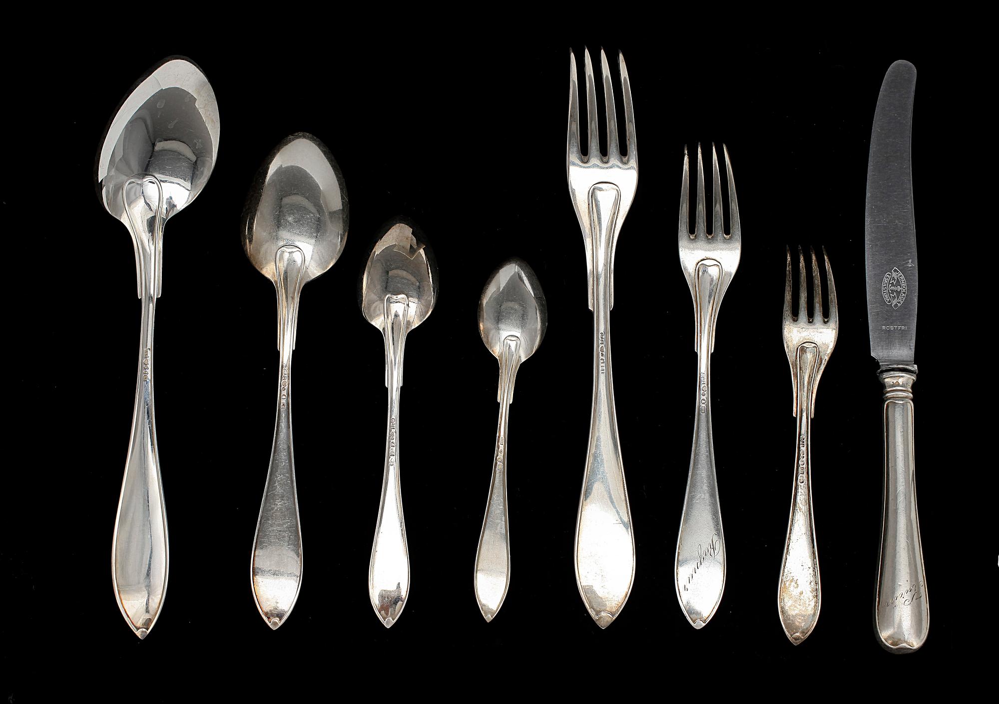 BESTICK, 35 st, silver, modell Svensk spets, GAB och CGH, 1900-tal. Tot vikt ca 1010g.