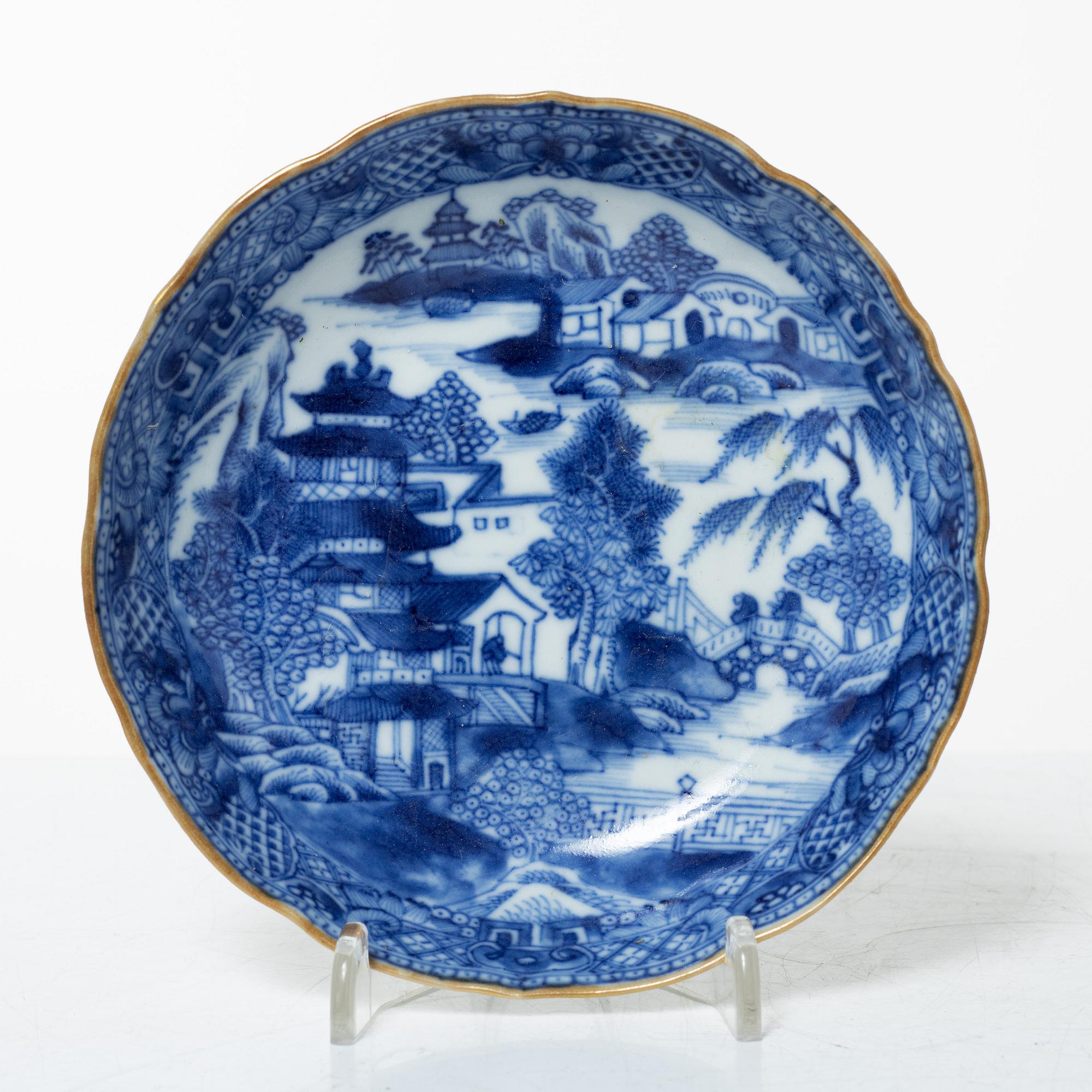 Tedosor, 2 st samt kopp med fat, kompaniporslin, Kina, omkring 1800.