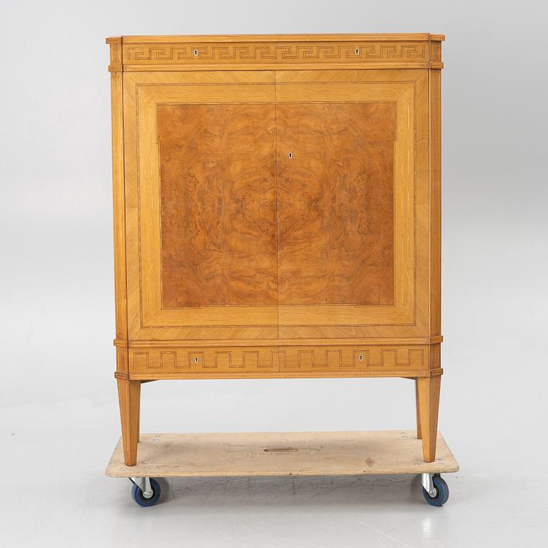 Cabinet/ linen cabinet, first half of the 20th century.