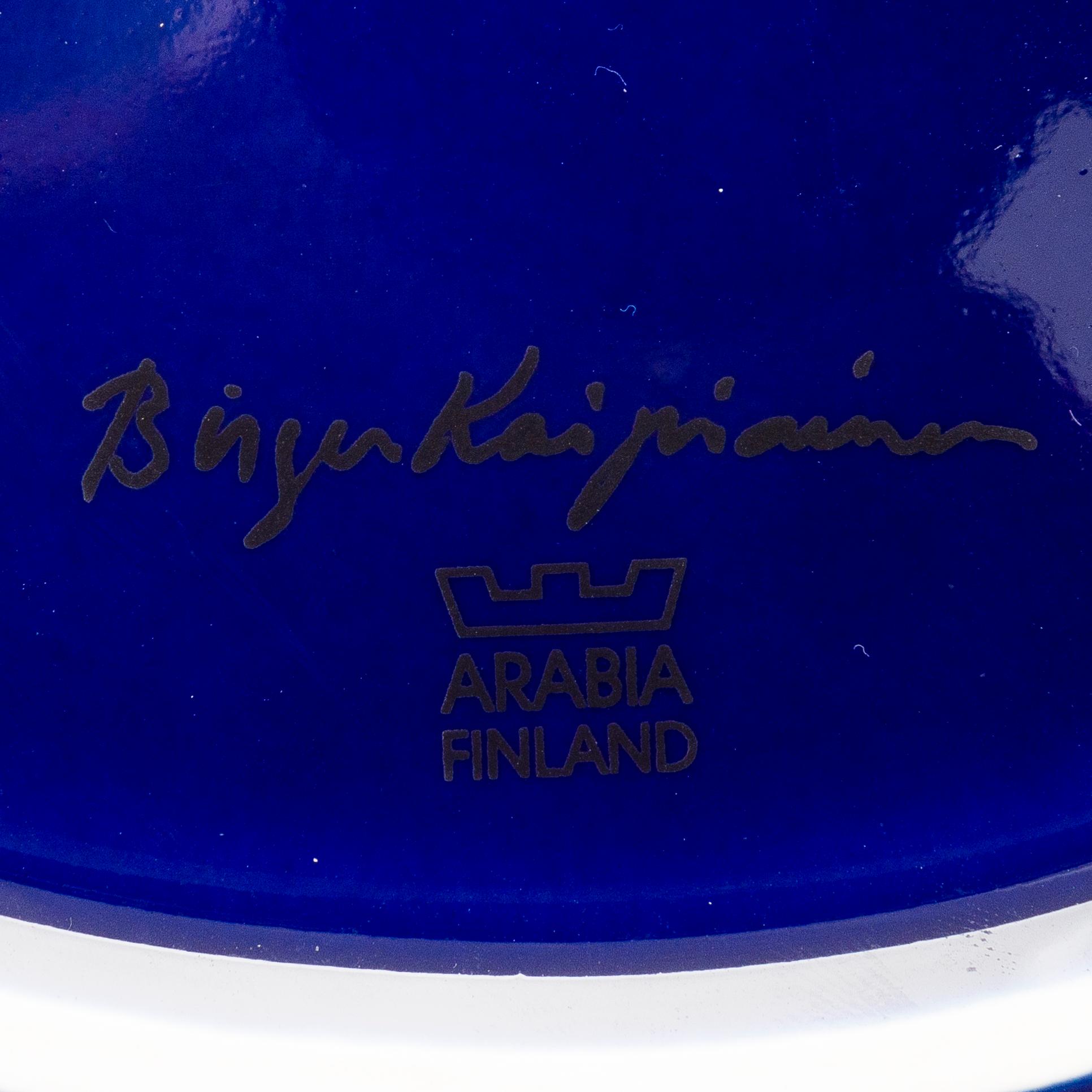 BIRGER KAIPIAINEN, a ceramic decorative dish signed Birger Kaipiainen, Arabia, Finland.