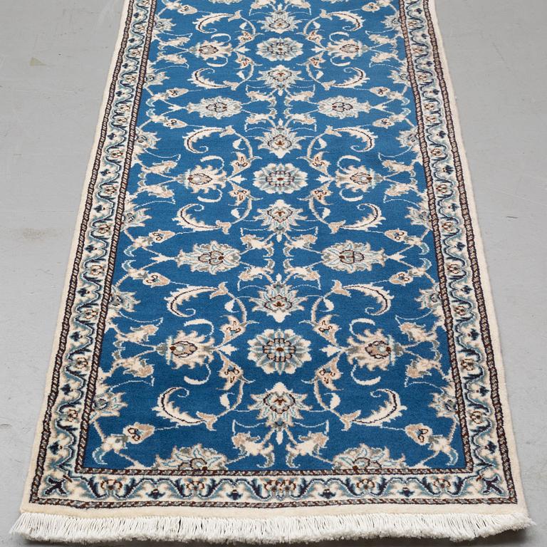 GALLERIMATTA, Nain, ca 245 x 76 cm.