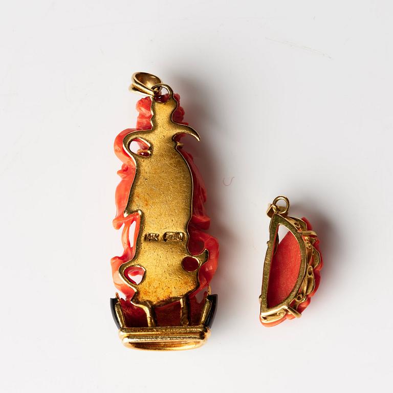 Two Chinese pendants, first half of 20th Century.