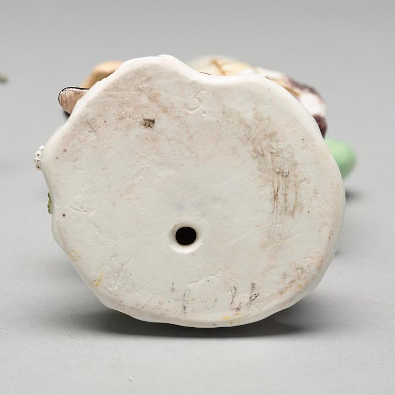 Two Meissen porcelain figures of huntsmen, 18th Century.