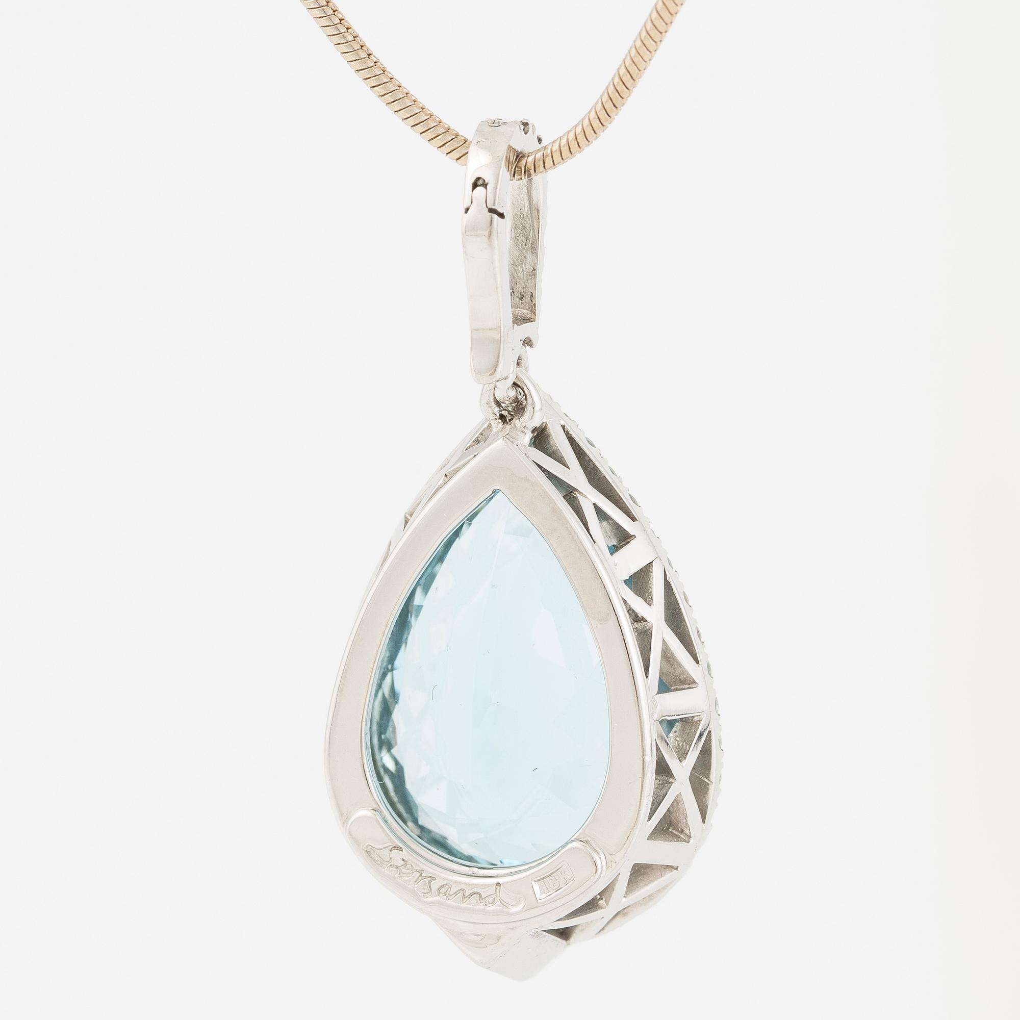 Hängsmycke, Sørsand, 18K vitguld med droppslipad akvamarin och prinsess- och briljantslipade diamanter.