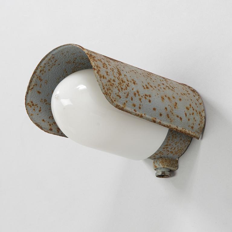 Paavo Tynell, A 1930s outdoor wall light, model 7307-16, Taito Oy, Finland.