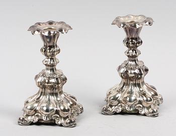 LJUSSTAKAR, ett par, silver, nyrokokostil, 1950.