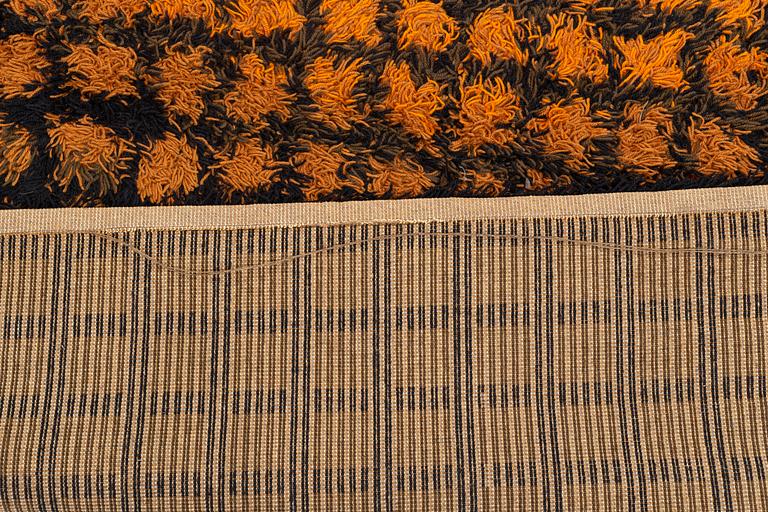 Verner Panton, tillskriven. Matta, "Finlandia" maskingjord rya, Unika vaev, Danmark, ca 320 x 225 cm.