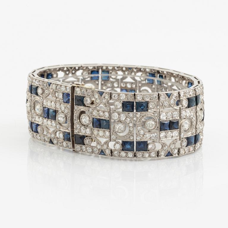 Armband platina med gammalslipade diamanter och trappslipade safirer.