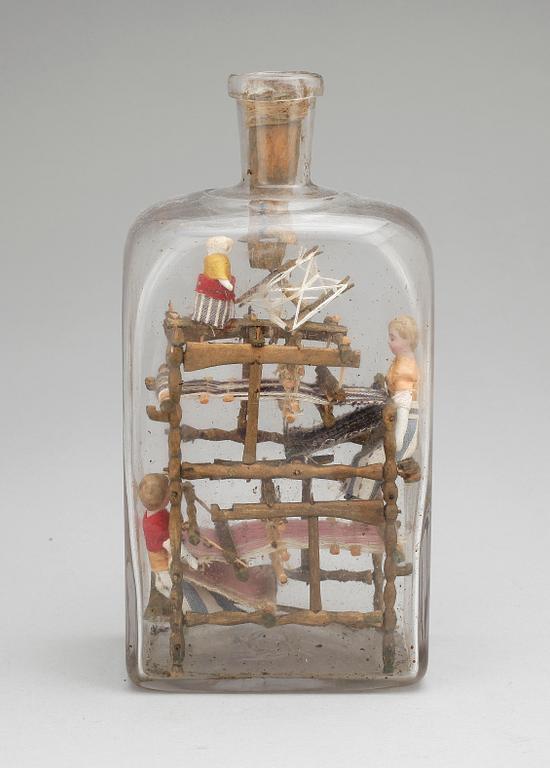 GLASFLASKA MED SJÖMANSARBETE, 1800-tal.