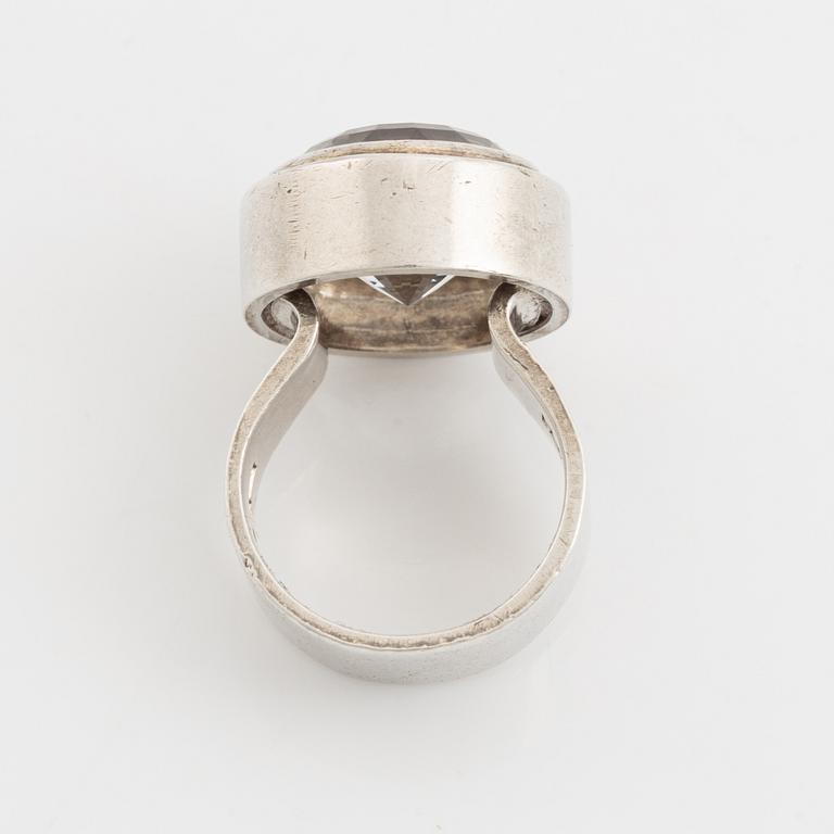 Anders Högberg, Ring, sterlingsilver med bergkristall.