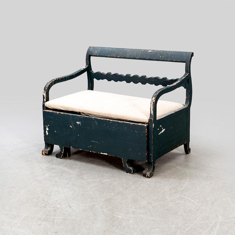 A folklore sofa from around the 1900s.