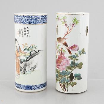 A Chinese porcelain brushpot and a hatstand, first part of the 20th century.