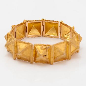 Björn Weckström, A 14K gold bracelet "Pyramid". Lapponia 1970.