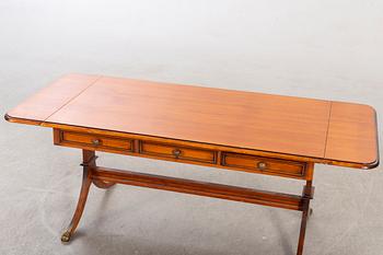 Soffbord engelsk stil, mahogny , Åmells Möbler  1900-talets andra hälft.
