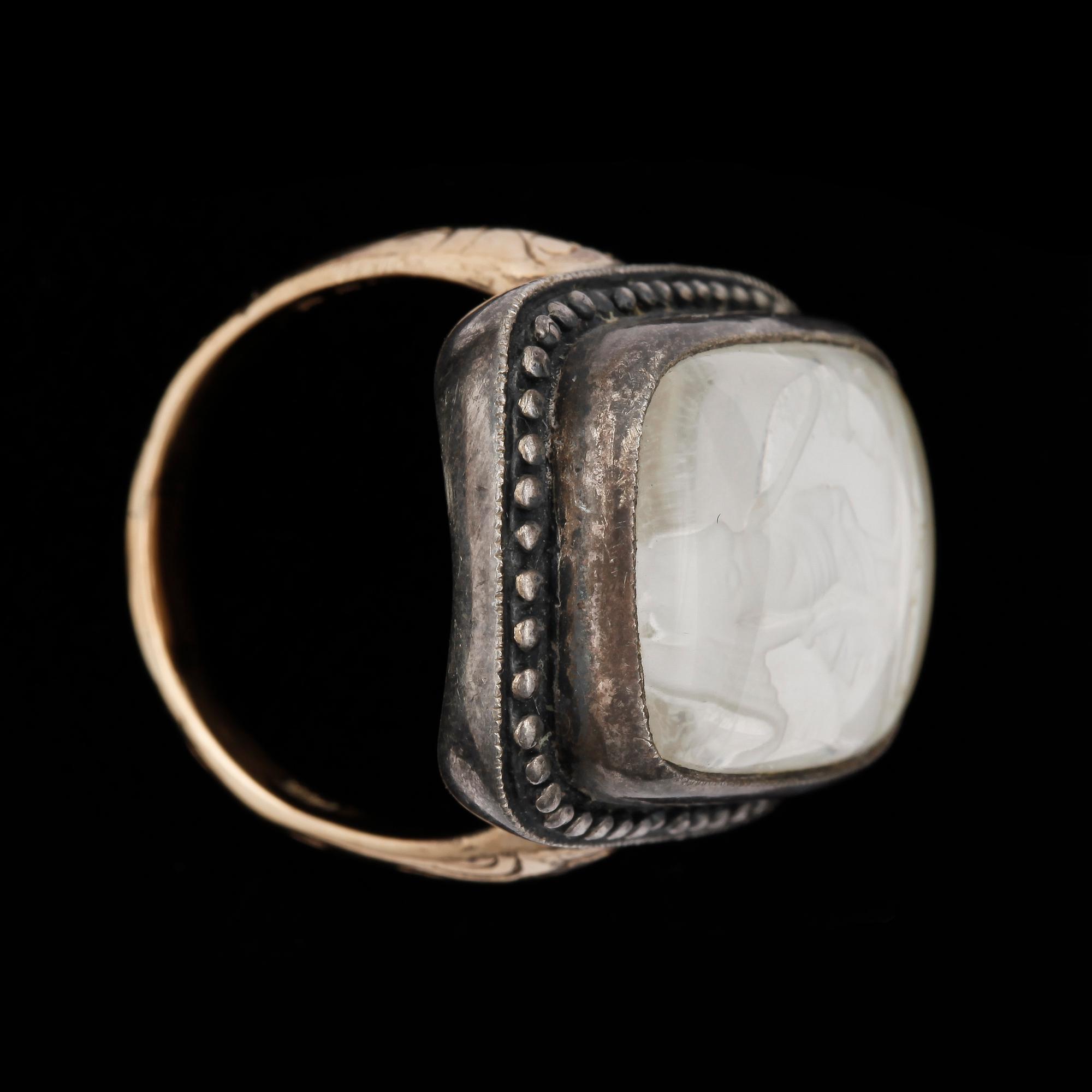 RING, bla guld 14K, bergkristall. Museikopia från The Metropolitan Museum of Art, New York sent 1900-tal.